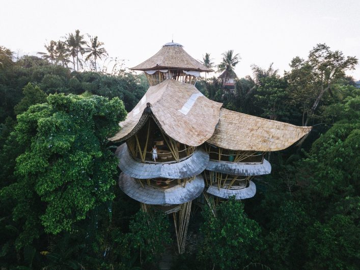 ss_airbnb_Luxurious-Bamboo-Mansion-Pool